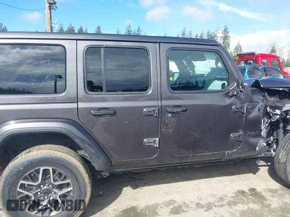 2025 Jeep Wrangler Sahara with VIN 1C4PJXENXSW527925, listed as a IAAI auction lot 41818650 with 5,478 mi miles and . Bid and sale history available at DreamBid. Image 13.