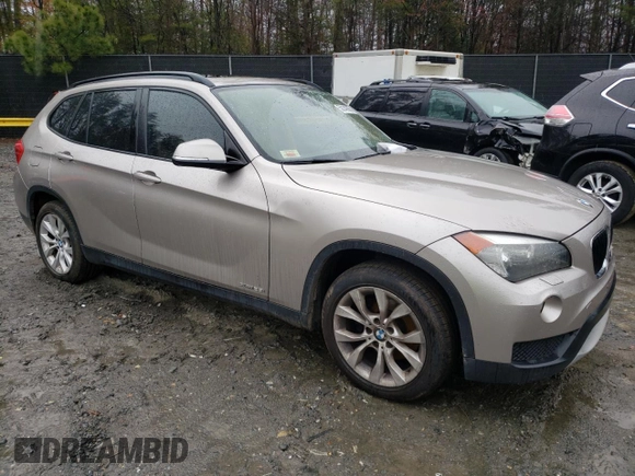 2014 BMW X1 xDrive28i with VIN WBAVL1C52EVY15236, listed as a Copart auction lot 50140885 with 141,088 mi miles and Salvage Title. Bid and sale history available at carsss.com. Image 4.