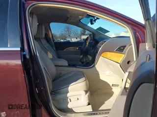 2011 Lincoln MKX z VIN 2LMDJ8JK6BBJ06452, wystawiony jako IAAI lot #41204256 z przebiegiem 129 177 mil mil oraz . Historia ofert i sprzedaży dostępna na DreamBid. Obrazek 5.