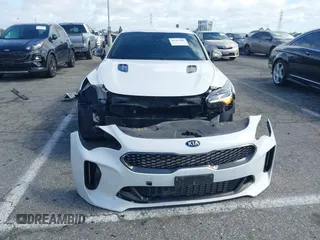 2020 Kia Stinger GT with VIN KNAE35LC1L6083081, listed as a IAAI auction lot 41587406 with 127,877 mi miles. Bid and sale history available at carsss.com. Image 13.