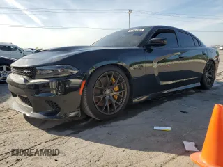 2015 Dodge Charger SRT Hellcat z VIN 2C3CDXL94FH824869, wystawiony jako Copart lot #53563535 z przebiegiem 61 148 mil mil oraz Szkoda całkowita • Salvage title. Historia ofert i sprzedaży dostępna na DreamBid. Obrazek 1.