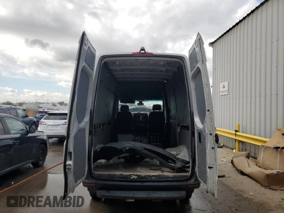 2020 Mercedes-Benz Sprinter with VIN W1W5EBHYXLP206133, listed as a Copart auction lot 46140455 with 125,669 mi miles and Salvage Title. Bid and sale history available at DreamBid. Image 6.