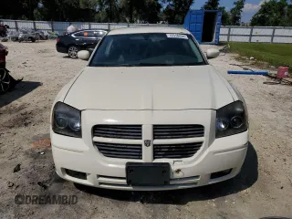 2005 Dodge Magnum SE z VIN 2D4FV48V45H647770, wystawiony jako Copart lot #72318254 z przebiegiem 189 772 mil mil oraz Szkoda całkowita • Salvage title. Historia ofert i sprzedaży dostępna na DreamBid. Obrazek 5.