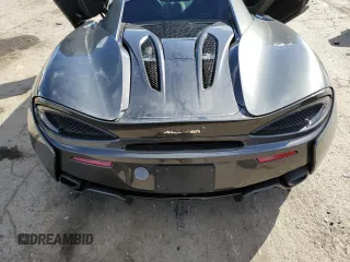 2017 McLaren 570S z VIN SBM13DAAXHW002218, wystawiony jako Copart lot #41875174 z przebiegiem 27 857 mil mil oraz . Historia ofert i sprzedaży dostępna na DreamBid. Obrazek 12.
