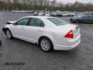 2010 Ford Fusion Hybrid with VIN 3FADP0L3XAR295179, listed as a IAAI auction lot 41958001 with 224,973 mi miles. Bid and sale history available at carsss.com. Image 3.
