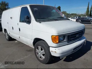 2006 Ford Econoline Cargo z VIN 1FTRE14W46HA46504, wystawiony jako IAAI lot #42433510 z przebiegiem 251 238 mil mil oraz . Historia ofert i sprzedaży dostępna na DreamBid. Obrazek 1.