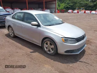 2012 Volkswagen Jetta TDI w/Premium & Nav z VIN 3VWLL7AJ5CM081631, wystawiony jako IAAI lot #42421725 z przebiegiem 216 162 mil mil oraz . Historia ofert i sprzedaży dostępna na DreamBid. Obrazek 1.