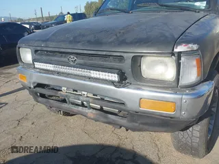 1994 Toyota Pickup z VIN 4TARN81A2RZ306507, wystawiony jako IAAI lot #41834087 z przebiegiem 164 855 mil mil oraz . Historia ofert i sprzedaży dostępna na DreamBid. Obrazek 15.