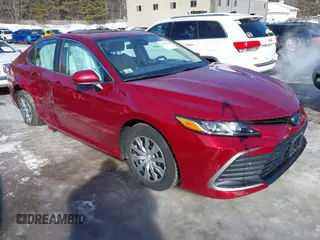 2022 Toyota Camry Hybrid LE with VIN 4T1C31AK3NU590135, listed as a IAAI auction lot 41620161 with 22,585 mi miles. Bid and sale history available at carsss.com. Image 1.