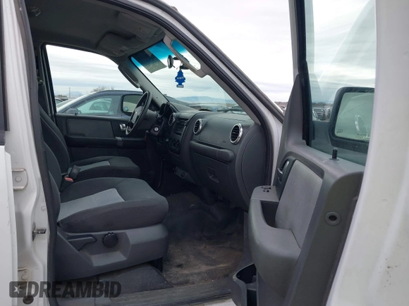2003 Ford Expedition Special Service with VIN 1FMPU16L83LB21609, listed as a IAAI auction lot 40868519 with 125,518 mi miles. Bid and sale history available at carsss.com. Image 5.