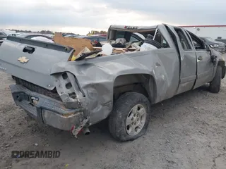 2007 Chevrolet Silverado 1500 LT w/1LT with VIN 2GCEC19J471682541, listed as a IAAI auction lot 41235872 with 200,802 mi miles. Bid and sale history available at carsss.com. Image 4.