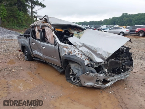 2017 Toyota Tacoma SR5 z VIN 5TFAZ5CN8HX036231, wystawiony jako IAAI lot #37636403 z przebiegiem Nie podano mil oraz . Historia ofert i sprzedaży dostępna na DreamBid. Obrazek 1.