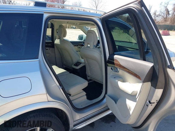 2016 Volvo XC90 T6 Momentum with VIN YV4A22PK7G1047805, listed as a IAAI auction lot 41810408 with 82,954 mi miles. Bid and sale history available at carsss.com. Image 8.