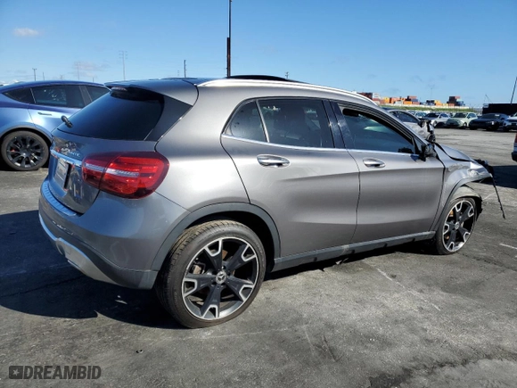 2020 Mercedes-Benz GLA with VIN WDCTG4GB3LJ678807, listed as a Copart auction lot 48190195 with 55,702 mi miles and Salvage Title. Bid and sale history available at carsss.com. Image 3.