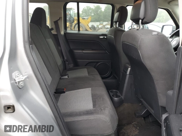 2017 Jeep Patriot Sport SE z VIN 1C4NJPBA7HD145705, wystawiony jako Copart lot #60954225 z przebiegiem 98 605 mil mil oraz Szkoda całkowita • Salvage title. Historia ofert i sprzedaży dostępna na DreamBid. Obrazek 10.