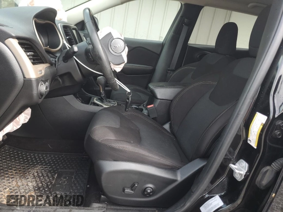 2017 Jeep Cherokee Latitude z VIN 1C4PJLCS8HW554373, wystawiony jako Copart lot #56988155 z przebiegiem 102 936 mil mil oraz Szkoda całkowita • Salvage title. Historia ofert i sprzedaży dostępna na DreamBid. Obrazek 7.