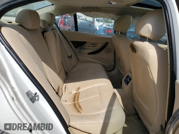 2013 BMW 3 Series 320i z VIN WBA3B1C57DK128974, wystawiony jako Copart lot #58858745 z przebiegiem Nie podano mil oraz Czysty tytuł • Clean title. Historia ofert i sprzedaży dostępna na DreamBid. Obrazek 10.