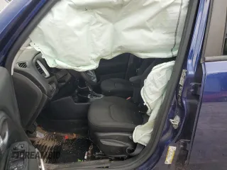 2019 Jeep Renegade Latitude with VIN ZACNJABB0KPK84392, listed as a Copart auction lot 61554635 with Not provided miles and Salvage title. Bid and sale history available at DreamBid. Image 7.