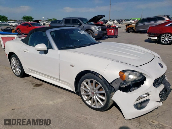 2017 FIAT 124 Spider Elaborazione Abarth z VIN JC1NFAEK0H0105912, wystawiony jako Copart lot #53077885 z przebiegiem 72 652 mil mil oraz Szkoda całkowita • Salvage title. Historia ofert i sprzedaży dostępna na DreamBid. Obrazek 4.