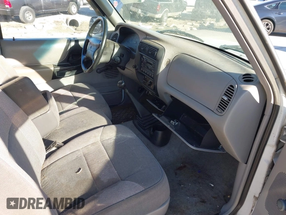 1996 Mazda B-Series Truck SE z VIN 4F4CR16U5TTM04778, wystawiony jako IAAI lot #41745747 z przebiegiem 138 351 mil mil oraz . Historia ofert i sprzedaży dostępna na DreamBid. Obrazek 5.