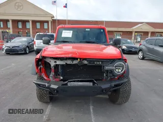 2023 Ford Bronco z VIN 1FMEE5DH5PLB93397, wystawiony jako IAAI lot #42531965 z przebiegiem 30 731 mil mil oraz . Historia ofert i sprzedaży dostępna na DreamBid. Obrazek 12.