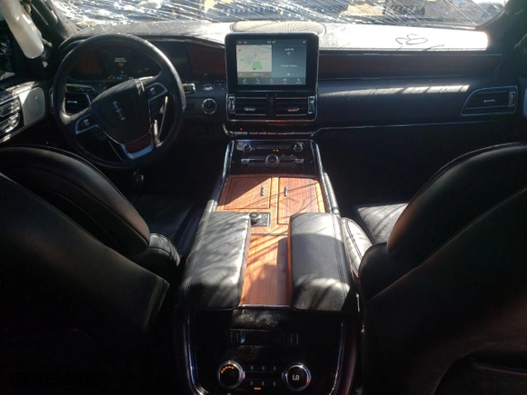 2018 Lincoln Navigator L Reserve with VIN 5LMJJ3LT6JEL18811, listed as a Copart auction lot 61024284 with 109,940 mi miles and Salvage Title. Bid and sale history available at carsss.com. Image 8.