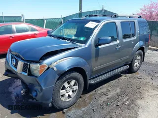 2005 Nissan Pathfinder LE z VIN 5N1AR18W85C714971, wystawiony jako IAAI lot #41998680 z przebiegiem 212 304 mil mil oraz . Historia ofert i sprzedaży dostępna na DreamBid. Obrazek 2.