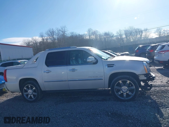 2011 Cadillac Escalade EXT Luxury with VIN 3GYT4MEF3BG221610, listed as a IAAI auction lot 40902182 with 81,580 mi miles. Bid and sale history available at carsss.com. Image 14.