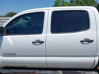 2013 Toyota Tacoma with VIN 5TFLU4EN0DX071533, listed as a IAAI auction lot 42050609 with 204,624 mi miles and . Bid and sale history available at DreamBid. Image 15.