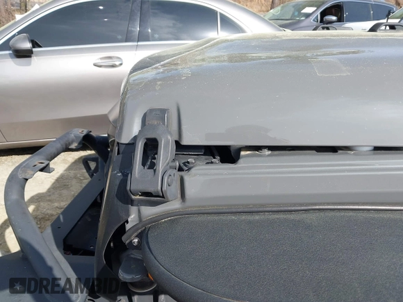 2019 Jeep Wrangler Unlimited Sport Altitude with VIN 1C4HJXDG3KW639148, listed as a IAAI auction lot 41933844 with 57,184 mi miles and . Bid and sale history available at DreamBid. Image 6.