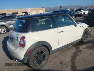 2013 MINI Hardtop with VIN WMWSU3C59DT686286, listed as a IAAI auction lot 41445969 with 85,214 mi miles and . Bid and sale history available at DreamBid. Image 4.