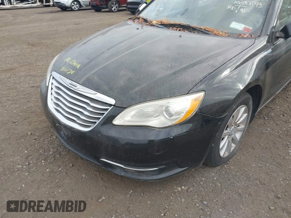 2011 Chrysler 200 Touring z VIN 1C3BC1FB8BN543007, wystawiony jako IAAI lot #40786481 z przebiegiem 187 043 mil mil oraz . Historia ofert i sprzedaży dostępna na DreamBid. Obrazek 6.