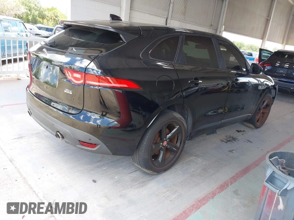 2017 Jaguar F-Pace 35t R-Sport z VIN SADCL2BV7HA063633, wystawiony jako IAAI lot #42561114 z przebiegiem 131 230 mil mil oraz . Historia ofert i sprzedaży dostępna na DreamBid. Obrazek 4.