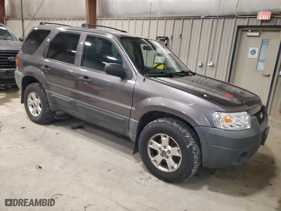 2005 Ford Escape XLT with VIN 1FMYU93135KB23475, listed as a Copart auction lot 44240295 with 210,732 mi miles and Clean Title. Bid and sale history available at carsss.com. Image 4.
