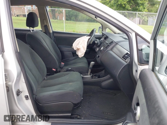 2012 Nissan Versa S z VIN 3N1BC1CP3CK267230, wystawiony jako IAAI lot #42369856 z przebiegiem 200 971 mil mil oraz . Historia ofert i sprzedaży dostępna na DreamBid. Obrazek 5.