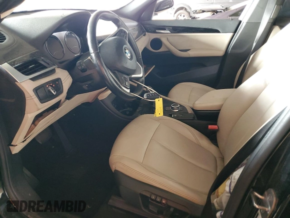 2021 BMW X1 sDrive28i z VIN WBXJG7C02M5S30154, wystawiony jako Copart lot #56076565 z przebiegiem 57 671 mil mil oraz Tytuł czysty. Historia ofert i sprzedaży dostępna na DreamBid. Obrazek 7.