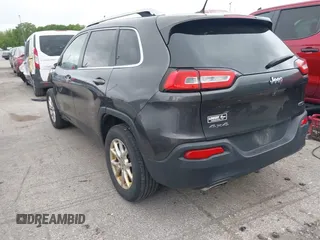 2015 Jeep Cherokee Latitude z VIN 1C4PJMCS1FW512422, wystawiony jako IAAI lot #42365358 z przebiegiem 139 521 mil mil oraz . Historia ofert i sprzedaży dostępna na DreamBid. Obrazek 3.
