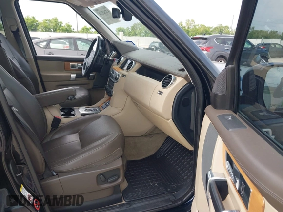 2015 Land Rover LR4 Lux with VIN SALAK2V68FA752645, listed as a IAAI auction lot 42252331 with 114,114 mi miles and . Bid and sale history available at DreamBid. Image 5.