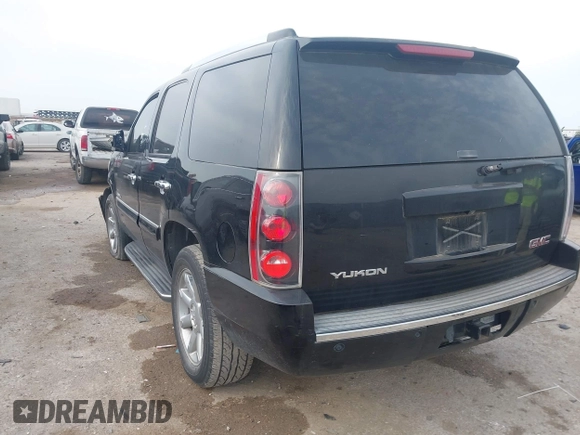 2008 GMC Yukon Denali z VIN 1GKFK63858J135414, wystawiony jako IAAI lot #42065065 z przebiegiem 170 458 mil mil oraz . Historia ofert i sprzedaży dostępna na DreamBid. Obrazek 3.