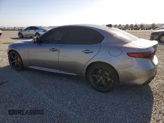 2018 Alfa Romeo Giulia Ti Sport z VIN ZARFAECN7J7576954, wystawiony jako Copart lot #57152095 z przebiegiem 80 235 mil mil oraz Szkoda całkowita • Salvage title. Historia ofert i sprzedaży dostępna na DreamBid. Obrazek 2.