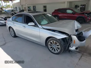 2018 BMW 3 Series 320i z VIN WBA8A9C51JAH13206, wystawiony jako IAAI lot #42589458 z przebiegiem 83 355 mil mil oraz . Historia ofert i sprzedaży dostępna na DreamBid. Obrazek 1.