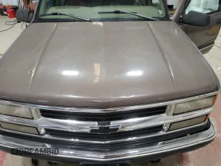1998 Chevrolet Tahoe z VIN 1GNEK13R0WJ302401, wystawiony jako Copart lot #47196925 z przebiegiem 202 595 mil mil oraz Szkoda całkowita • Salvage title. Historia ofert i sprzedaży dostępna na DreamBid. Obrazek 13.