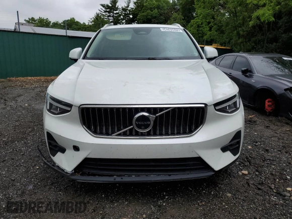 2025 Volvo XC40 Plus Bright Theme с VIN YV4L12UE3S2503506, выставлен на аукционе Copart как лот 58265625 с пробегом 12 667 миль миль и Чистый • Clean title. История ставок и продаж доступна на DreamBid. Изображение 5.