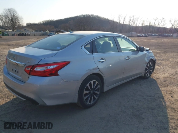 2016 Nissan Altima SR with VIN 1N4AL3AP2GC287591, listed as a IAAI auction lot 41758321 with 114,894 mi miles and . Bid and sale history available at carsss.com. Image 4.
