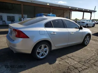 2014 Volvo S60 T5 z VIN YV1612FS0E1292871, wystawiony jako Copart lot #60105755 z przebiegiem 122 279 mil mil oraz Czysty tytuł • Clean title. Historia ofert i sprzedaży dostępna na DreamBid. Obrazek 3.