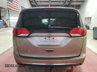 2017 Chrysler Pacifica Limited z VIN 2C4RC1GG4HR565098, wystawiony jako Copart lot #53072755 z przebiegiem 93 896 mil mil oraz Szkoda całkowita • Salvage title. Historia ofert i sprzedaży dostępna na DreamBid. Obrazek 6.
