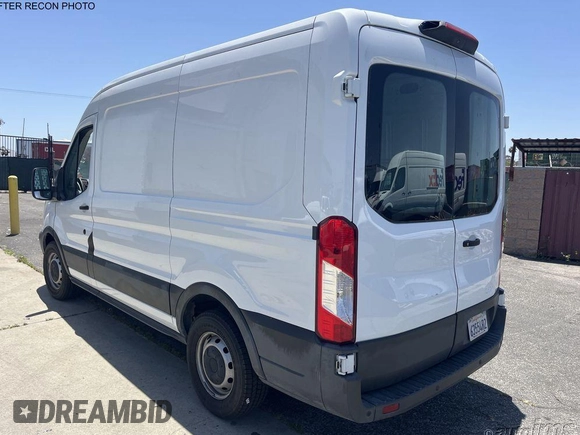 2018 Ford Transit z VIN 1FTYE1CM6JKB42352, wystawiony jako IAAI lot #42658536 z przebiegiem 82 802 mil mil oraz . Historia ofert i sprzedaży dostępna na DreamBid. Obrazek 16.