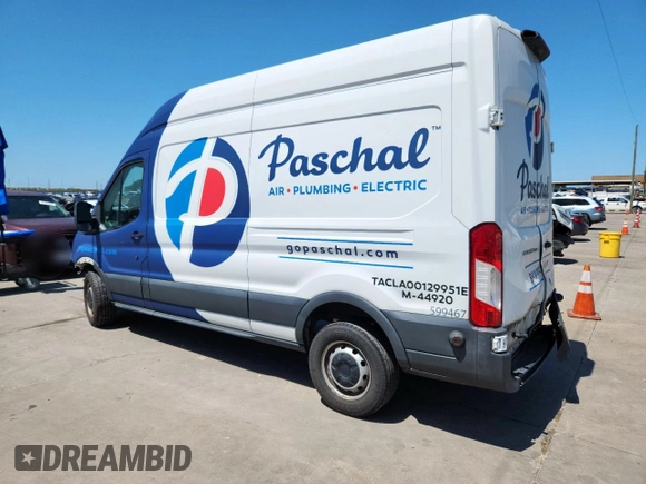 2018 Ford Transit с VIN 1FTYR2XG5JKB53423, выставлен на аукционе Copart как лот 57628365 с пробегом 123 202 миль миль и Списание • Salvage title. История ставок и продаж доступна на DreamBid. Изображение 2.