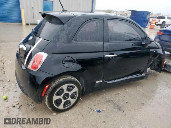 2014 FIAT 500e z VIN 3C3CFFGE7ET266999, wystawiony jako Copart lot #50703015 z przebiegiem 74 375 mil mil oraz Szkoda całkowita • Salvage title. Historia ofert i sprzedaży dostępna na DreamBid. Obrazek 3.