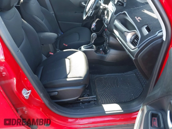 2017 Jeep Renegade Latitude with VIN ZACCJBBB2HPF91832, listed as a IAAI auction lot 41432771 with 32,601 mi miles. Bid and sale history available at carsss.com. Image 5.